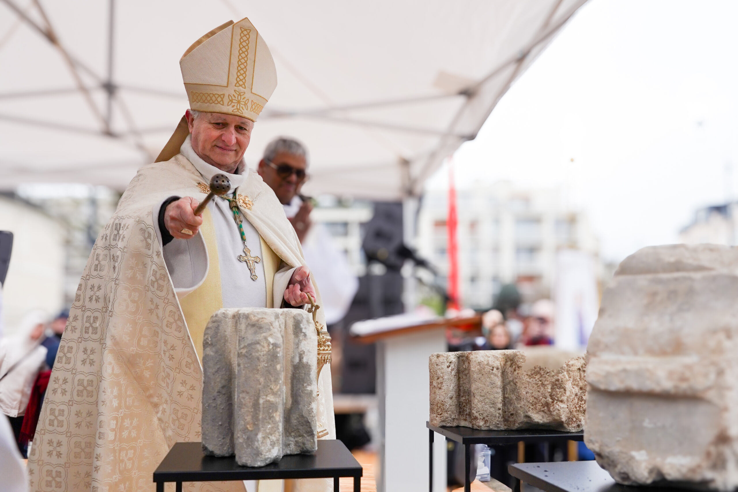 Pose de la première pierre de l’église Sainte-Bathilde : une nouvelle église enracinée dans l’histoire du territoire